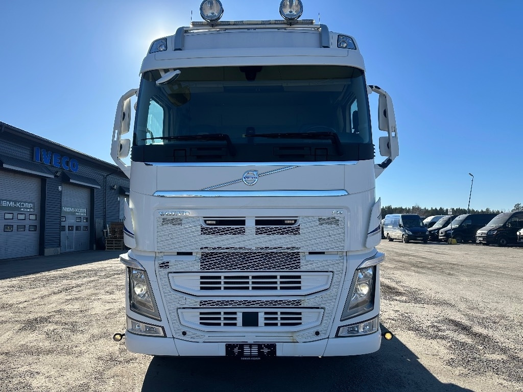 Volvo FH13 540 6X4*4 - Hook lift: gambar 2 Volvo FH13 540 6X4*4 - Hook lift: gambar 2