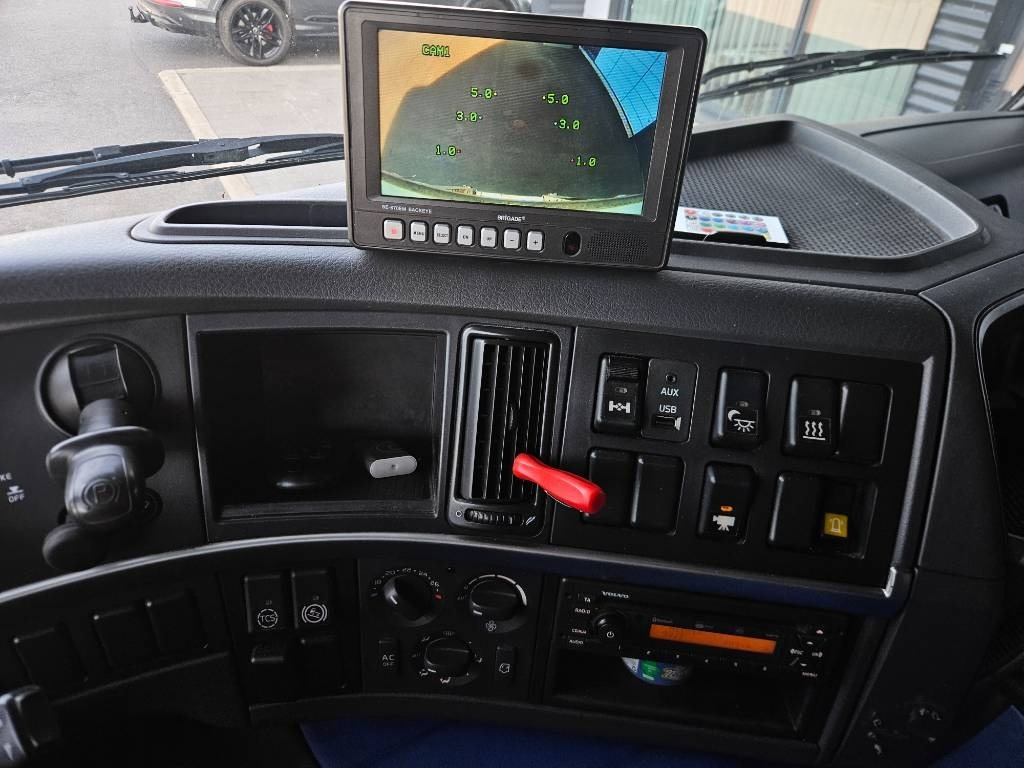 Truk box Volvo FM11: gambar 16