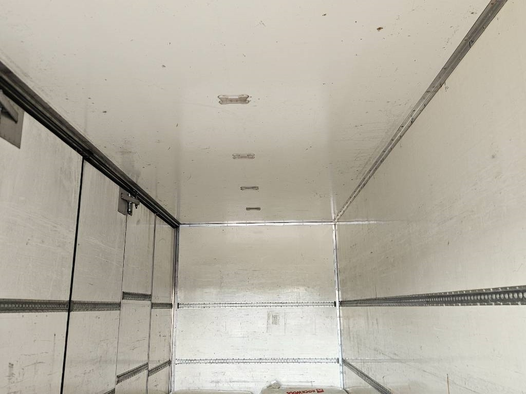 Truk box Volvo FM11: gambar 10