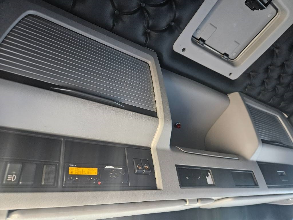 Truk box Volvo FM11: gambar 18