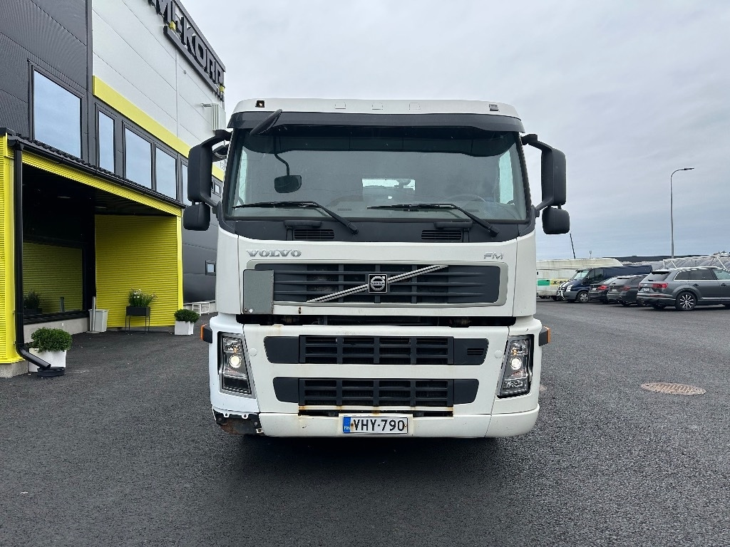 Volvo FM9 4x2 vaijerilaitteilla - Truk skip loader: gambar 2 Volvo FM9 4x2 vaijerilaitteilla - Truk skip loader: gambar 2