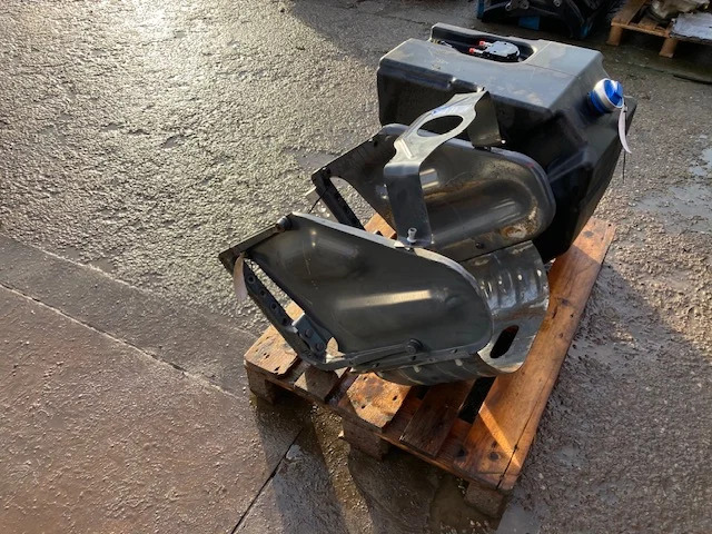 Scania Adblue tankbeslag - Tangki adBlue untuk Truk: gambar 1 Scania Adblue tankbeslag - Tangki adBlue untuk Truk: gambar 1