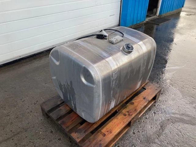 Scania Diesel tank – Scania 2713470 - Tangki bahan bakar untuk Truk: gambar 2 Scania Diesel tank – Scania 2713470 - Tangki bahan bakar untuk Truk: gambar 2