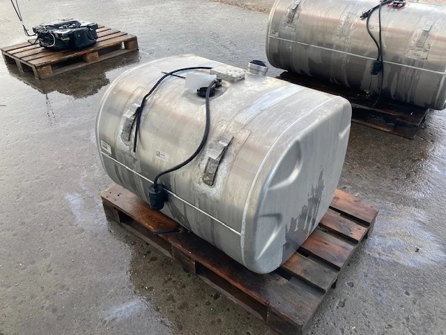Scania Diesel tank – Scania 2713470 - Tangki bahan bakar untuk Truk: gambar 3 Scania Diesel tank – Scania 2713470 - Tangki bahan bakar untuk Truk: gambar 3