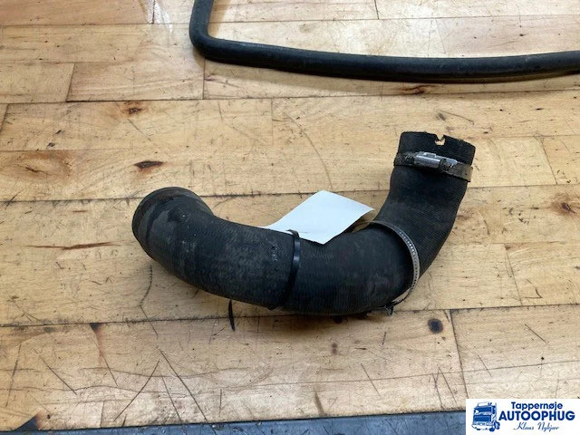 Scania Kølerslange Scania 2438754 - Suku Cadang Mesin untuk Truk: gambar 1 Scania Kølerslange Scania 2438754 - Suku Cadang Mesin untuk Truk: gambar 1