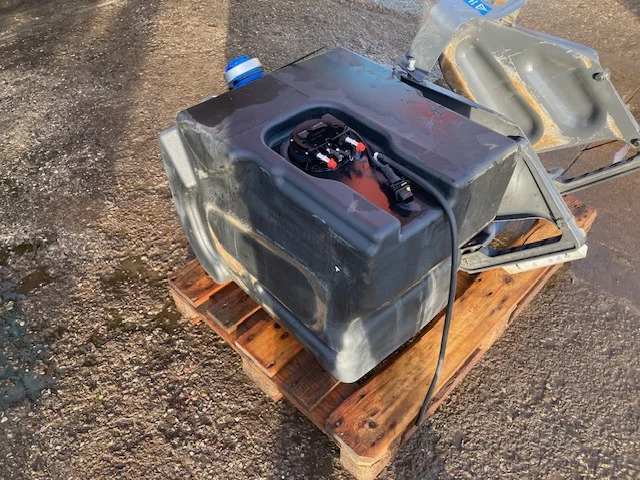 Scania Reductant tank – Scania 2875486 - Tangki adBlue untuk Truk: gambar 3 Scania Reductant tank – Scania 2875486 - Tangki adBlue untuk Truk: gambar 3