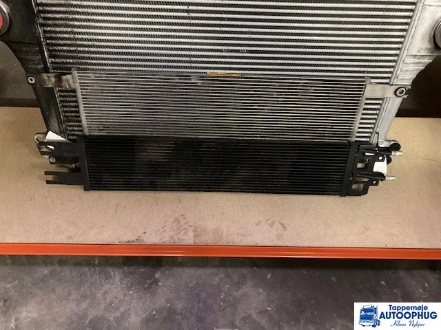 Scania gearkasse køler Scania 2635996 - Suku Cadang Mesin untuk Truk: gambar 1 Scania gearkasse køler Scania 2635996 - Suku Cadang Mesin untuk Truk: gambar 1