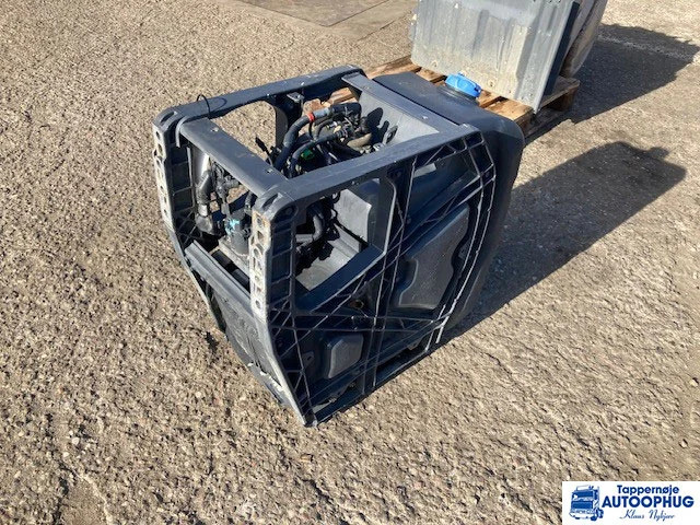 Volvo Adblue tank 21645367 – 23251720 - Tangki adBlue untuk Truk: gambar 4 Volvo Adblue tank 21645367 – 23251720 - Tangki adBlue untuk Truk: gambar 4