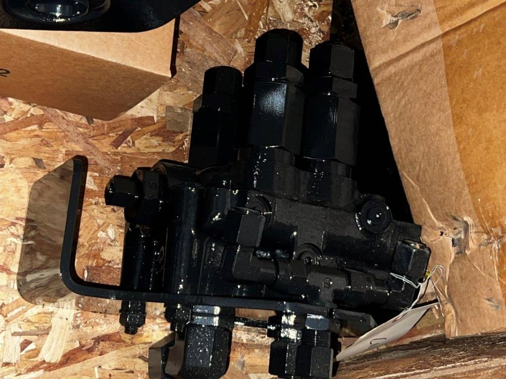 CNH Hydraulic drive - CNH - MG18 - Bingkai/ Sasis untuk Peralatan pertanian: gambar 5 CNH Hydraulic drive - CNH - MG18 - Bingkai/ Sasis untuk Peralatan pertanian: gambar 5