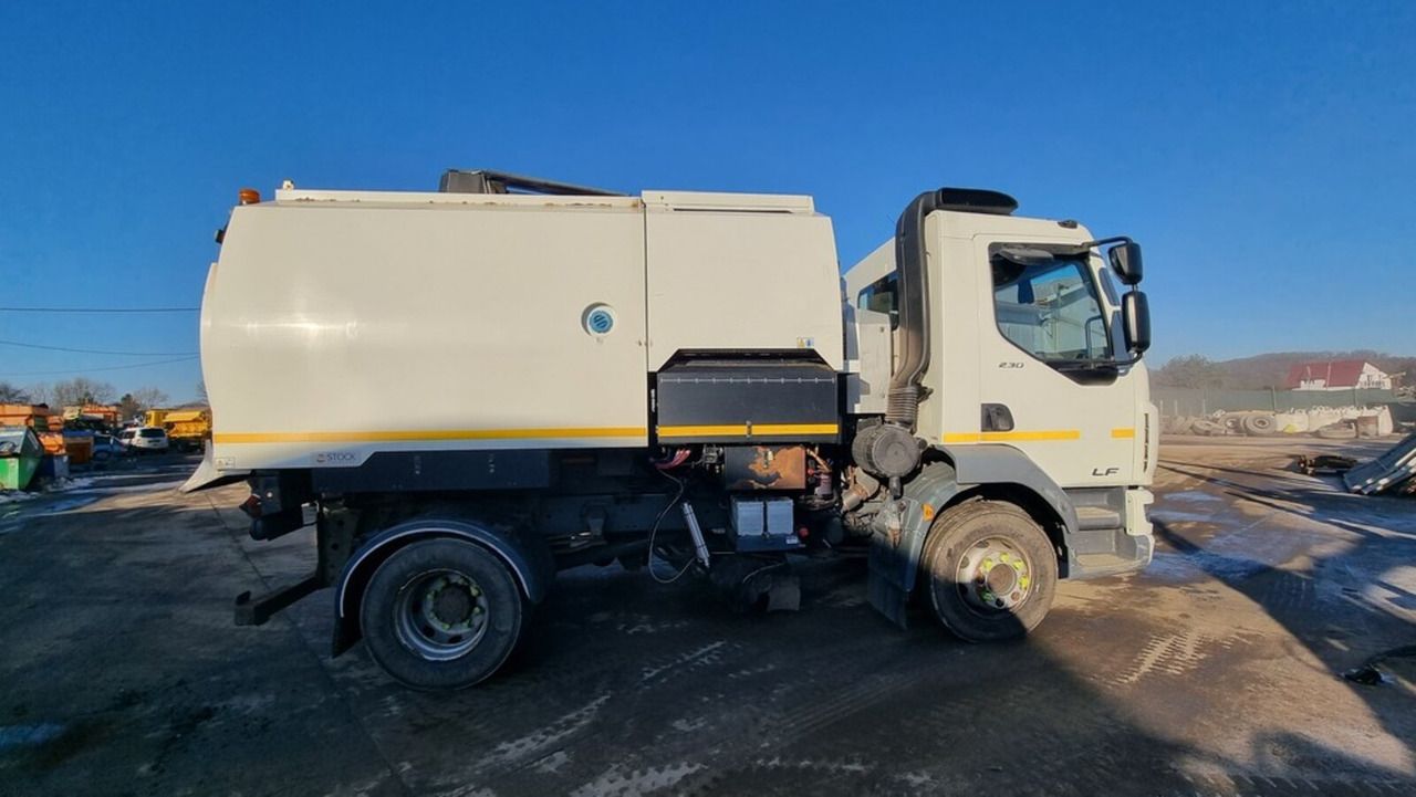DAF LF 230 – Zamiatarka STOCK S6400 / PM2.5 PM10 / EURO 6 / 2018 - Penyapu jalan: gambar 4 DAF LF 230 – Zamiatarka STOCK S6400 / PM2.5 PM10 / EURO 6 / 2018 - Penyapu jalan: gambar 4