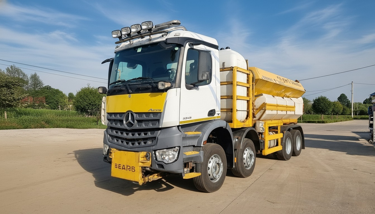 MERCEDES-BENZ AROCS 3243 8x4 | Euro 6 | Piaskarko Solarka Econ 12m³ - Truk bajak salju: gambar 1 MERCEDES-BENZ AROCS 3243 8x4 | Euro 6 | Piaskarko Solarka Econ 12m³ - Truk bajak salju: gambar 1