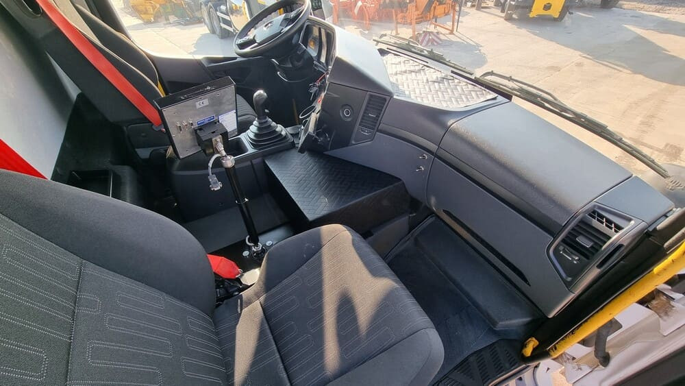 MERCEDES-BENZ AROCS 3243 8x4 | Euro 6 | Piaskarko Solarka Econ 12m³ - Truk bajak salju: gambar 2 MERCEDES-BENZ AROCS 3243 8x4 | Euro 6 | Piaskarko Solarka Econ 12m³ - Truk bajak salju: gambar 2