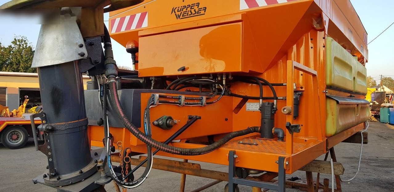 Schmidt KUPPER WEISSER 7m3 - Penyebar pasir/ Garam untuk Kendaraan Kota/ Khusus: gambar 3 Schmidt KUPPER WEISSER 7m3 - Penyebar pasir/ Garam untuk Kendaraan Kota/ Khusus: gambar 3