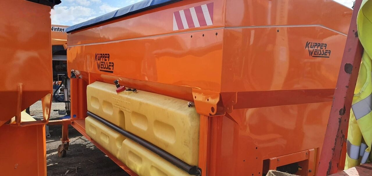 Schmidt KUPPER WEISSER 7m3 - Penyebar pasir/ Garam untuk Kendaraan Kota/ Khusus: gambar 4 Schmidt KUPPER WEISSER 7m3 - Penyebar pasir/ Garam untuk Kendaraan Kota/ Khusus: gambar 4