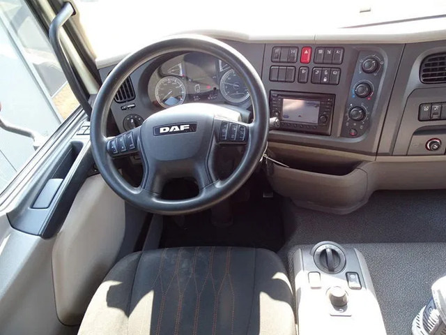 Interior photo 2: Leasing DAF LF 260 16 TON SLEEPER BOX 720X250X244 LBW 1.5 T DAF LF 260 16 TON SLEEPER BOX 720X250X244 LBW 1.5 T