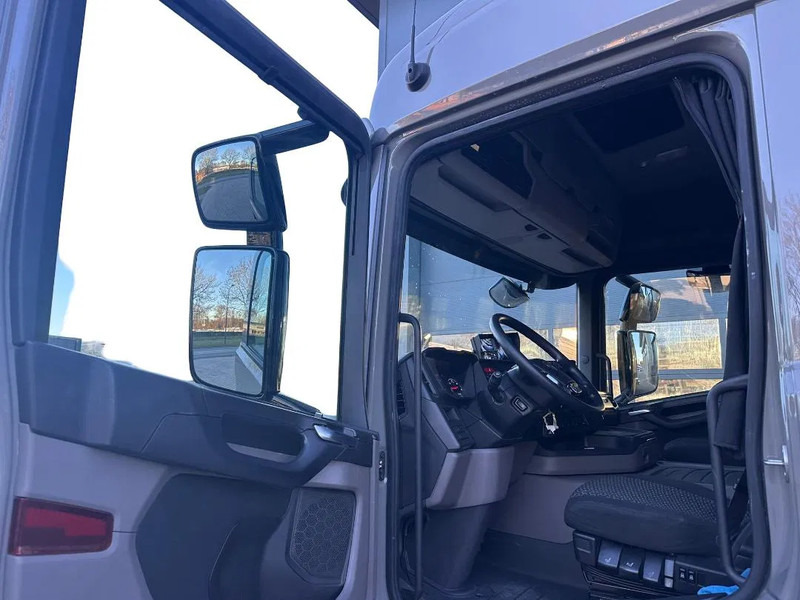 Truk pengangkut kuda Scania P250 Horse Truck: gambar 12