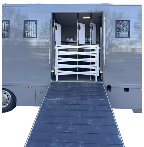 Truk pengangkut kuda Scania P250 Horse Truck: gambar 14