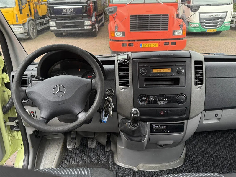 Mercedes-Benz Sprinter 519 3.0 V6 EURO 5 Be Trekker 3 Zits Cruise 8.8 Ton - Tractor head: gambar 4 Mercedes-Benz Sprinter 519 3.0 V6 EURO 5 Be Trekker 3 Zits Cruise 8.8 Ton - Tractor head: gambar 4