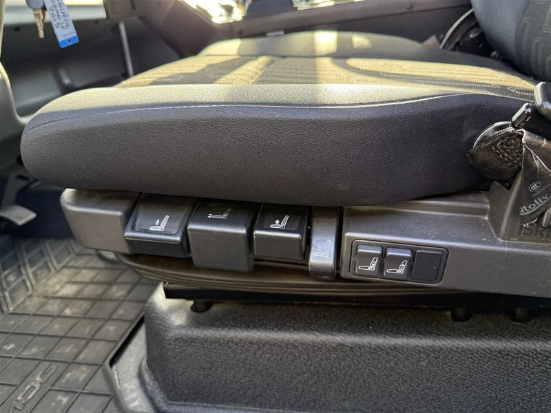 Truk Mercedes-Benz Unimog U 218 Kipper 3 Seats 4WD AGRI Euro 6: gambar 14 Truk Mercedes-Benz Unimog U 218 Kipper 3 Seats 4WD AGRI Euro 6: gambar 14