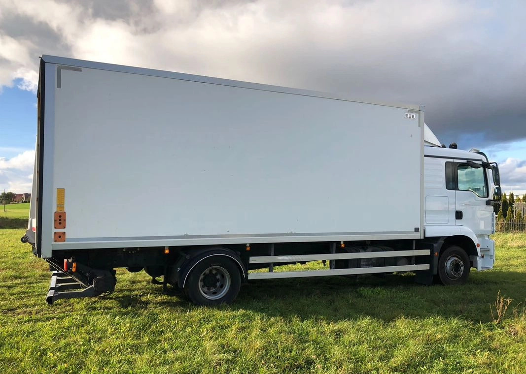 MAN 15.290 Winda Bok otwierany 18 Palet - Truk isotermal: gambar 3 MAN 15.290 Winda Bok otwierany 18 Palet - Truk isotermal: gambar 3