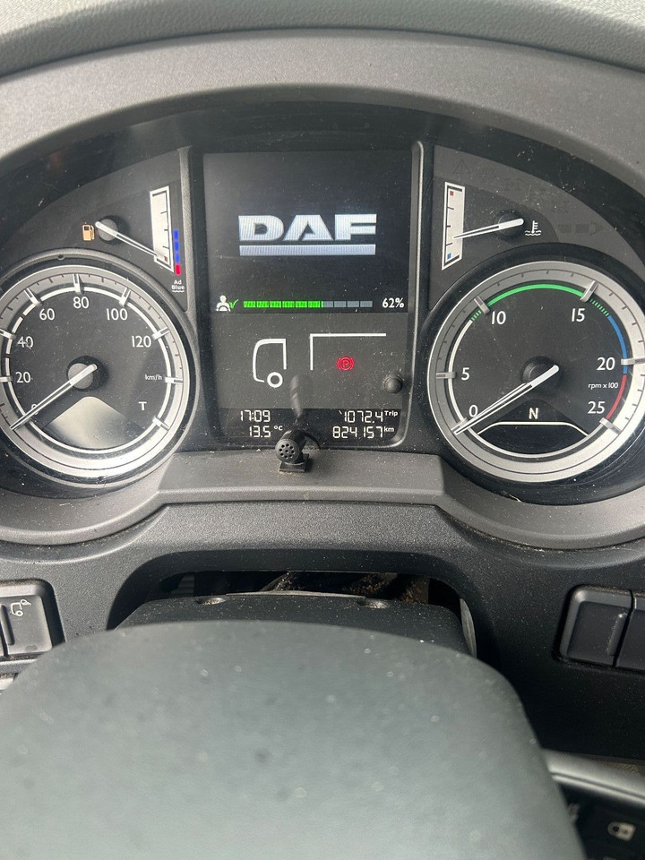 DAF XF 106.440 XF106-440 Space Cab, Full spoilers - Tractor head: gambar 5 DAF XF 106.440 XF106-440 Space Cab, Full spoilers - Tractor head: gambar 5