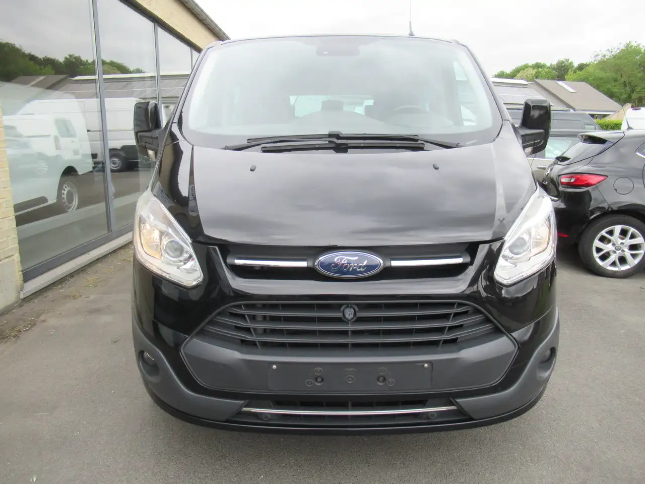 Ford Tourneo Custom 2.0 TDCi L2H1 - Van penumpang: gambar 3 Ford Tourneo Custom 2.0 TDCi L2H1 - Van penumpang: gambar 3