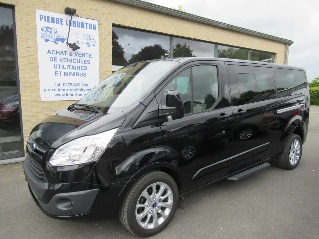 Ford Tourneo Custom 2.0 TDCi L2H1 - Van penumpang: gambar 1 Ford Tourneo Custom 2.0 TDCi L2H1 - Van penumpang: gambar 1