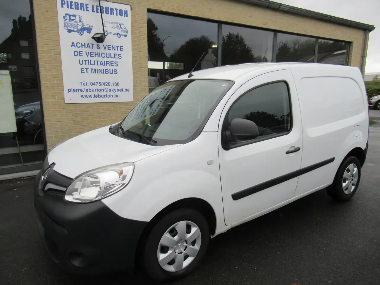 Renault Kangoo 15 DCI GRAND CONFORT CLIM 8250€+TVA/BTW - Van kecil: gambar 1 Renault Kangoo 15 DCI GRAND CONFORT CLIM 8250€+TVA/BTW - Van kecil: gambar 1