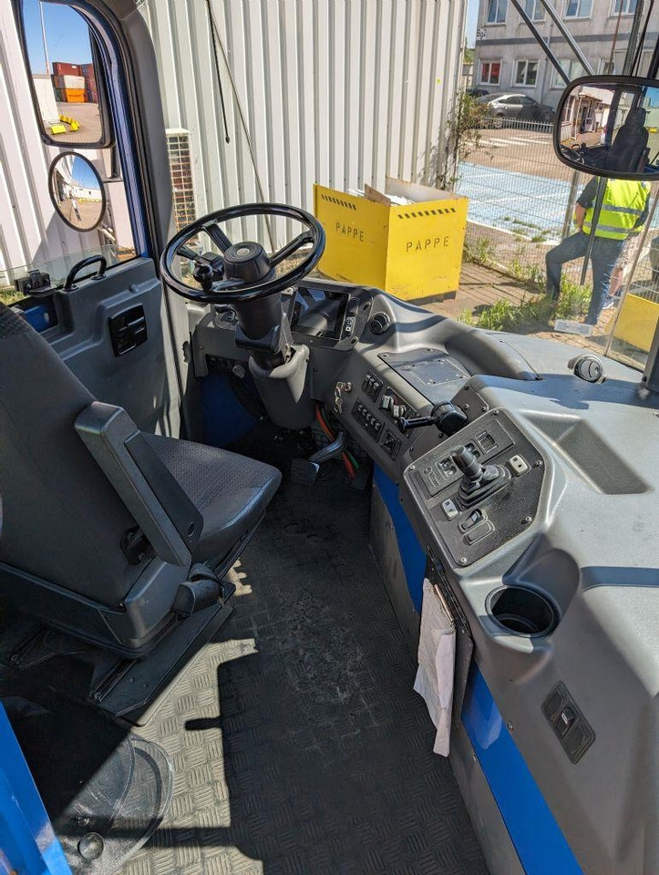 Kalmar T2 - Traktor terminal: gambar 5 Kalmar T2 - Traktor terminal: gambar 5