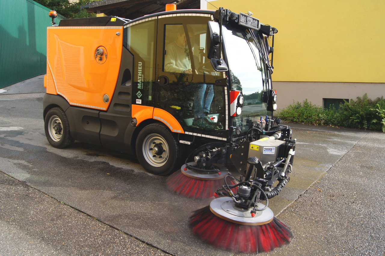 MATHIEU Azura Flex MC210 3-rd brush / EURO 6 - Penyapu jalan: gambar 2 MATHIEU Azura Flex MC210 3-rd brush / EURO 6 - Penyapu jalan: gambar 2