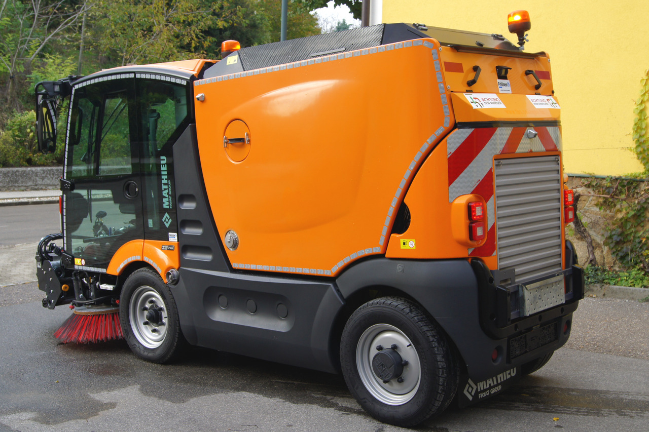 MATHIEU Azura Flex MC210 3-rd brush / EURO 6 / TÜV - Penyapu jalan: gambar 5 MATHIEU Azura Flex MC210 3-rd brush / EURO 6 / TÜV - Penyapu jalan: gambar 5