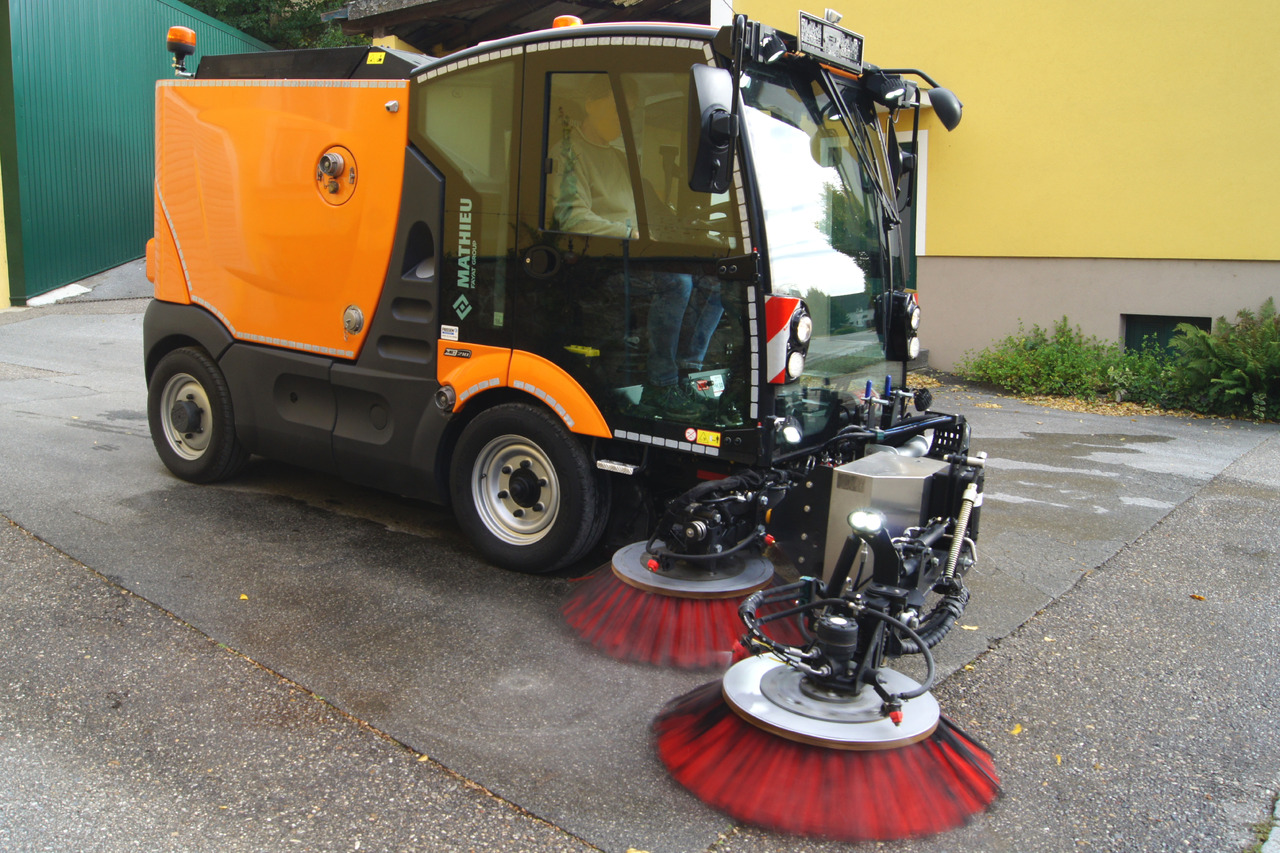 MATHIEU Azura Flex MC210 3-rd brush / EURO 6 / TÜV - Penyapu jalan: gambar 2 MATHIEU Azura Flex MC210 3-rd brush / EURO 6 / TÜV - Penyapu jalan: gambar 2