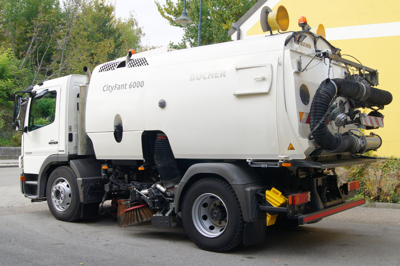 MERCEDES-BENZ ATEGO 1324 / BUCHER CityFant 6000 TWIN, beidseitig + Heck, Aufbaumotor - Penyapu jalan: gambar 4 MERCEDES-BENZ ATEGO 1324 / BUCHER CityFant 6000 TWIN, beidseitig + Heck, Aufbaumotor - Penyapu jalan: gambar 4