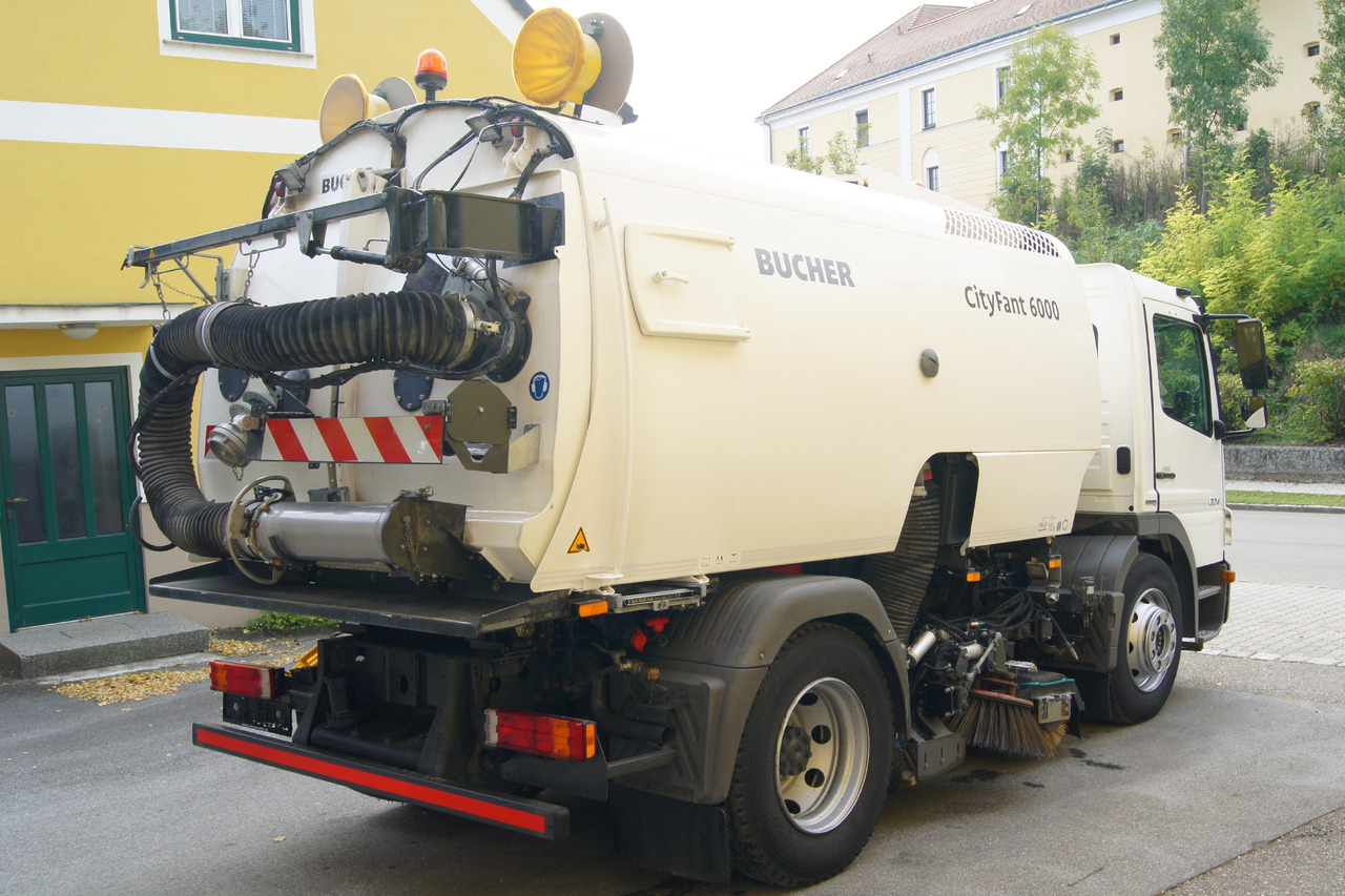 MERCEDES-BENZ ATEGO 1324 / BUCHER CityFant 6000 TWIN, beidseitig + Heck, Aufbaumotor - Penyapu jalan: gambar 5 MERCEDES-BENZ ATEGO 1324 / BUCHER CityFant 6000 TWIN, beidseitig + Heck, Aufbaumotor - Penyapu jalan: gambar 5
