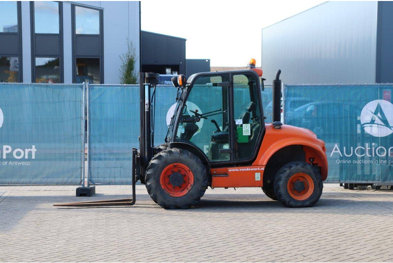 AUSA C250HX4 - Forklift medan kasar: gambar 1 AUSA C250HX4 - Forklift medan kasar: gambar 1