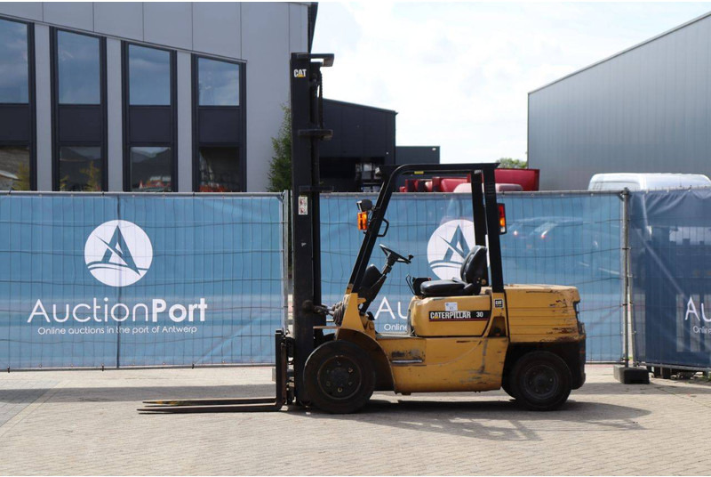 Caterpillar DP30 - Forklift diesel: gambar 1 Caterpillar DP30 - Forklift diesel: gambar 1