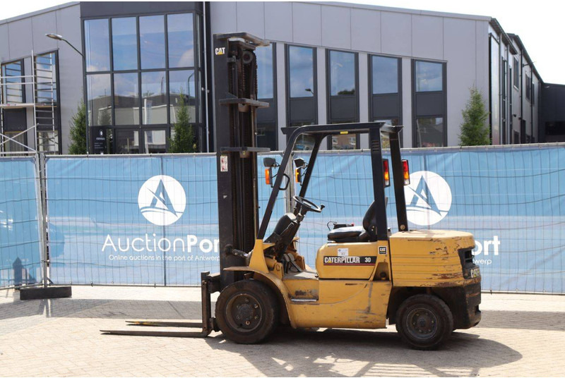 Caterpillar DP30 - Forklift diesel: gambar 3 Caterpillar DP30 - Forklift diesel: gambar 3