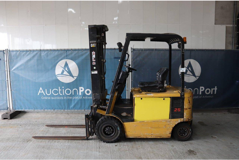 Caterpillar EP25KPAC - Forklift listrik: gambar 2 Caterpillar EP25KPAC - Forklift listrik: gambar 2