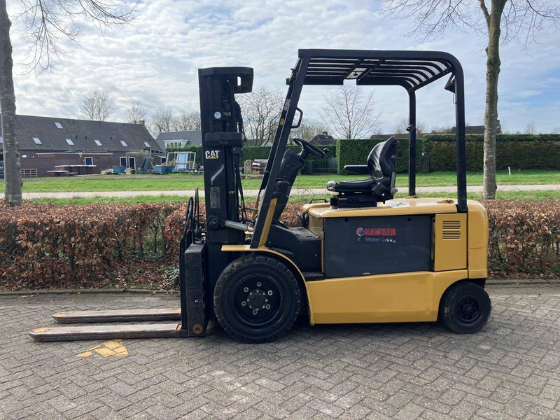 Caterpillar EP30K - Forklift listrik: gambar 2 Caterpillar EP30K - Forklift listrik: gambar 2
