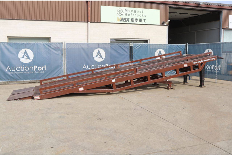 Containerramps Mangust LR12T - Trailer flatbed: gambar 1 Containerramps Mangust LR12T - Trailer flatbed: gambar 1