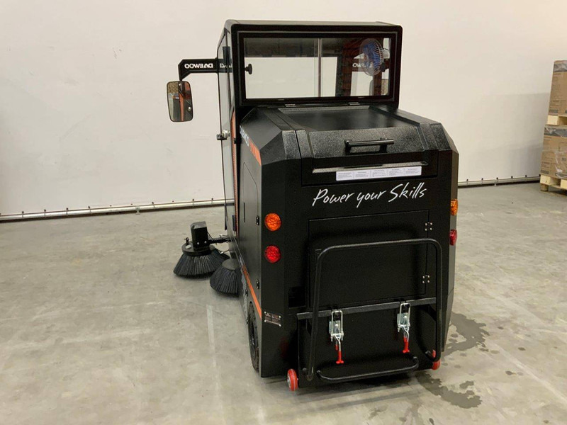 Daewoo DAS100 - Penyapu jalan: gambar 5 Daewoo DAS100 - Penyapu jalan: gambar 5