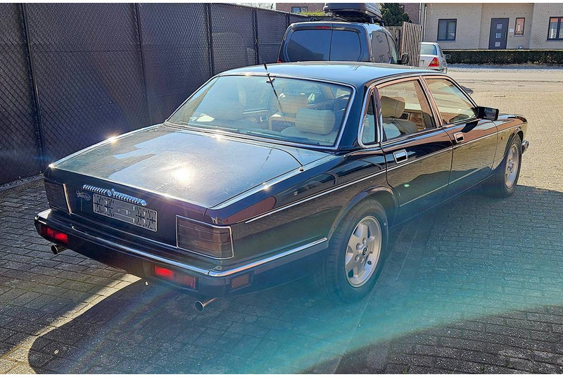 Daimler 4.0 - Mobil sedan: gambar 3 Daimler 4.0 - Mobil sedan: gambar 3