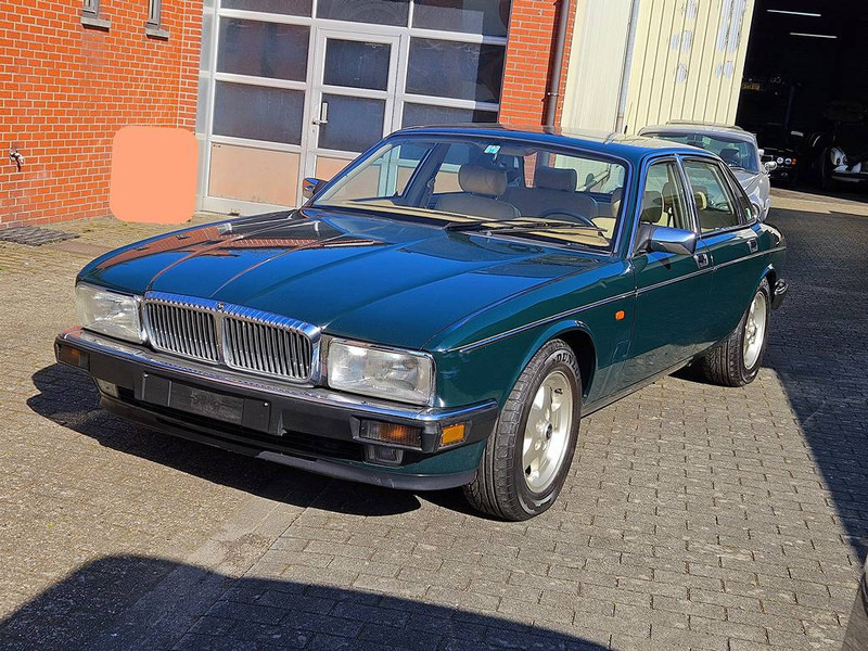 Daimler 4.0 - Mobil sedan: gambar 1 Daimler 4.0 - Mobil sedan: gambar 1