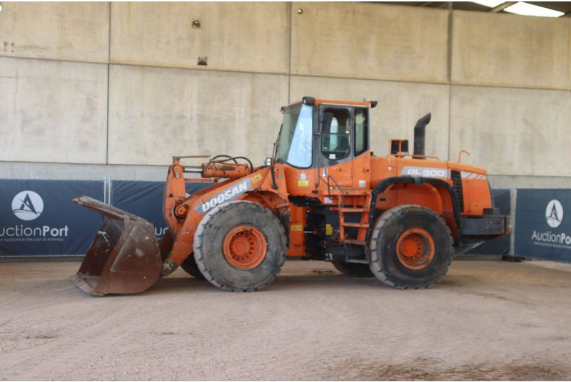 Doosan DL300 - Wheel loader: gambar 1 Doosan DL300 - Wheel loader: gambar 1