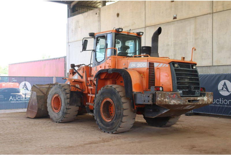 Doosan DL300 - Wheel loader: gambar 3 Doosan DL300 - Wheel loader: gambar 3