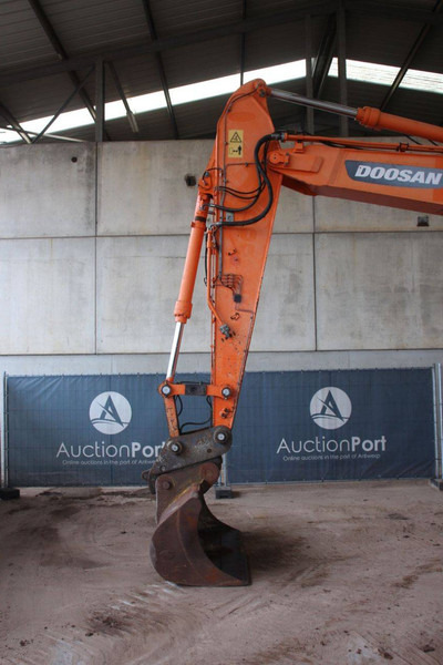 Ekskavator perayap Doosan DX235LCR: gambar 10