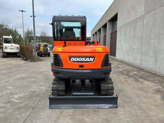 Doosan DX55-9C - Ekskavator perayap: gambar 5 Doosan DX55-9C - Ekskavator perayap: gambar 5