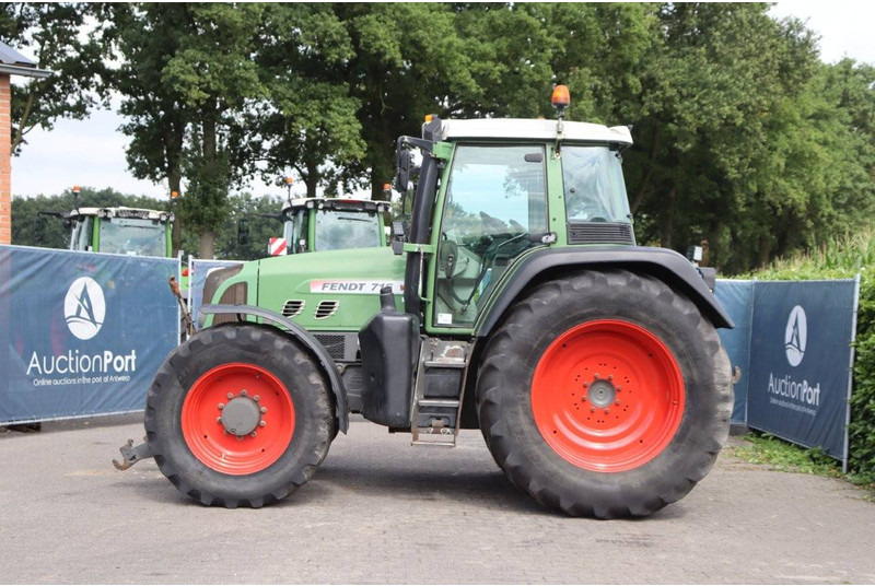 Fendt 716 VARIO - Traktor: gambar 2 Fendt 716 VARIO - Traktor: gambar 2