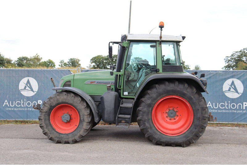 Fendt Vario Favorit 716 - Traktor: gambar 2 Fendt Vario Favorit 716 - Traktor: gambar 2
