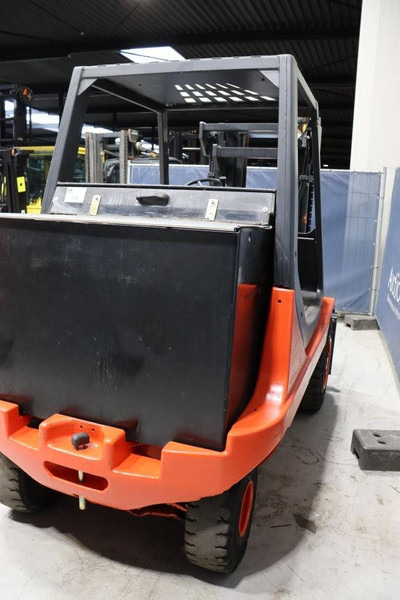 Fenwick-Linde E 35 P - Forklift listrik: gambar 5 Fenwick-Linde E 35 P - Forklift listrik: gambar 5